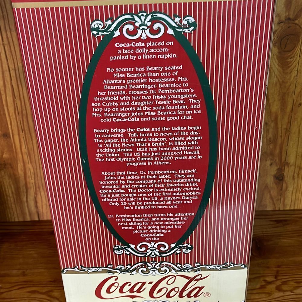 1998 Coca-Cola Soda Fountain Bear Tessie Bear Bearringer new in‎ original box - Picture 4 of 5
